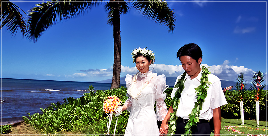 マウイ島の広い空、青い海、 雄大な山に祝福されて 大自然の中で挙式しませんか？